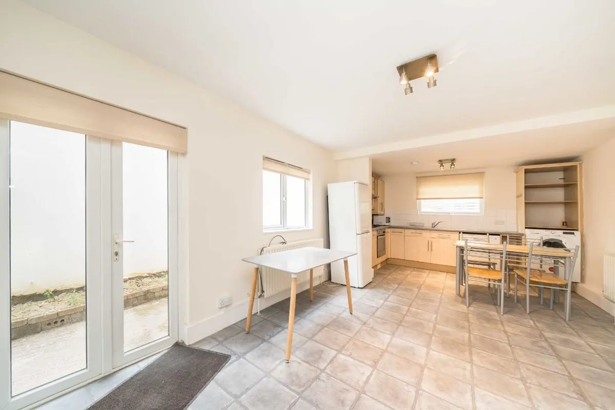 Flat Carminia Road in Greater London