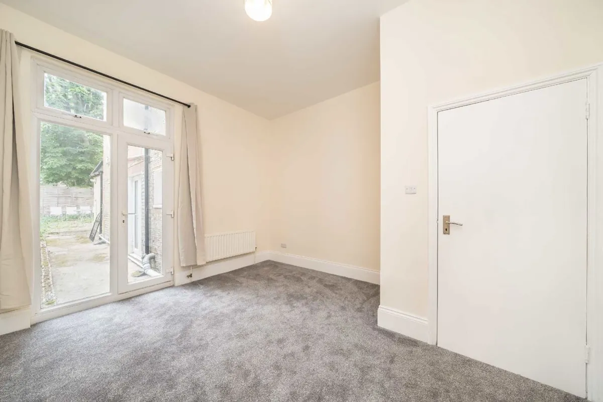 Flat Carminia Road in Greater London