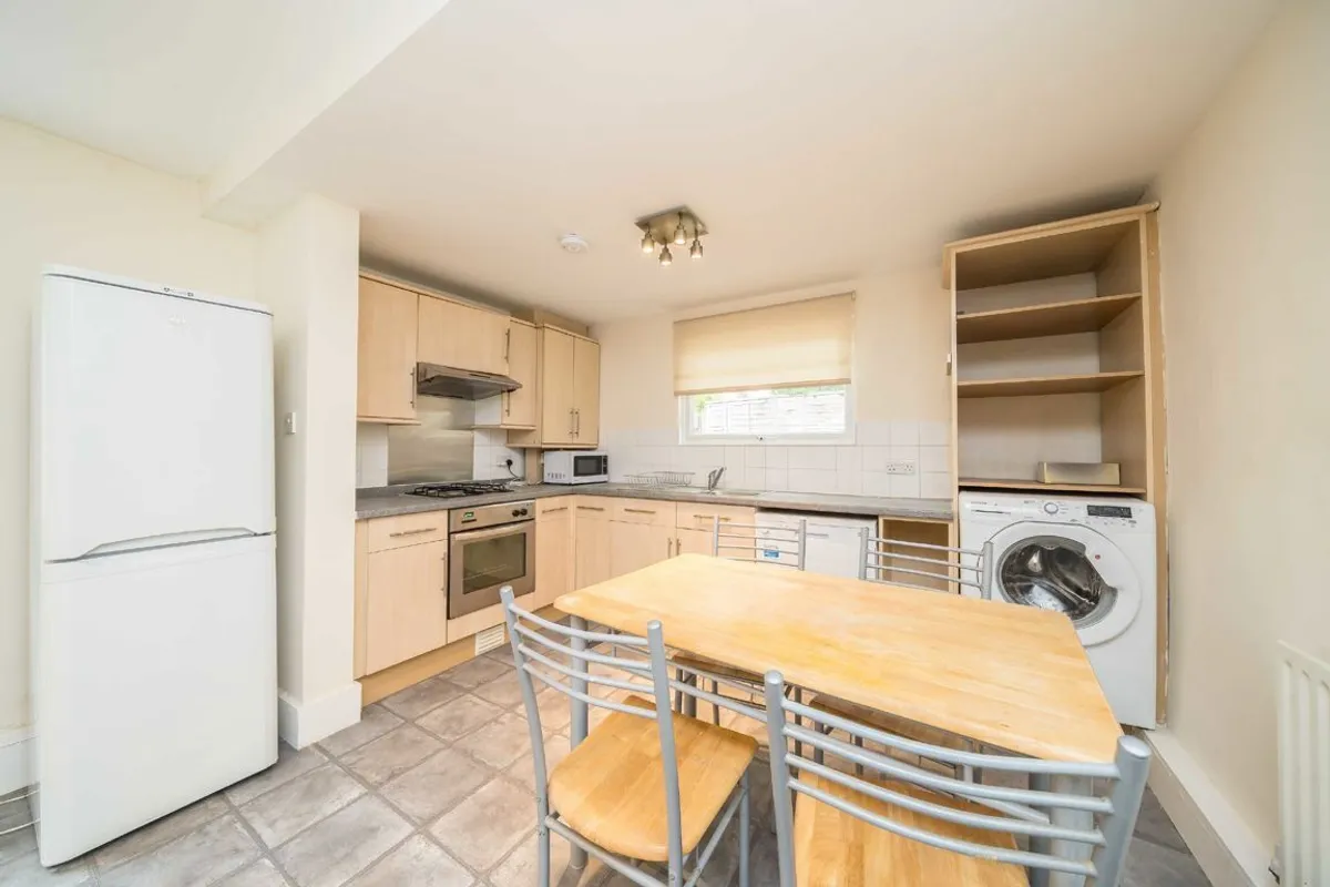 Flat Carminia Road in Greater London