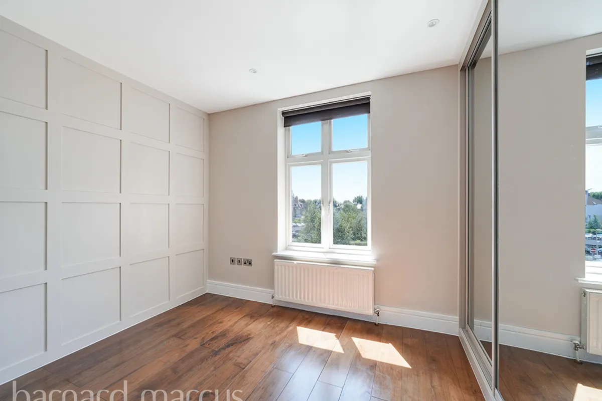 Flat Chiswick High Road in Greater London