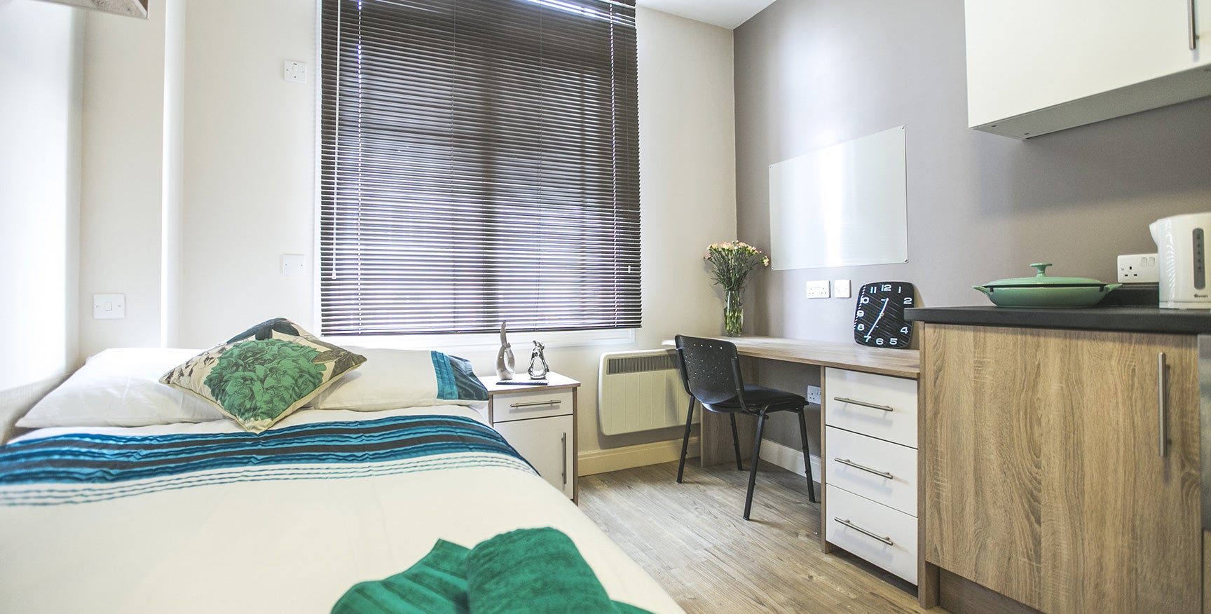 Room Queen Street in Bolton