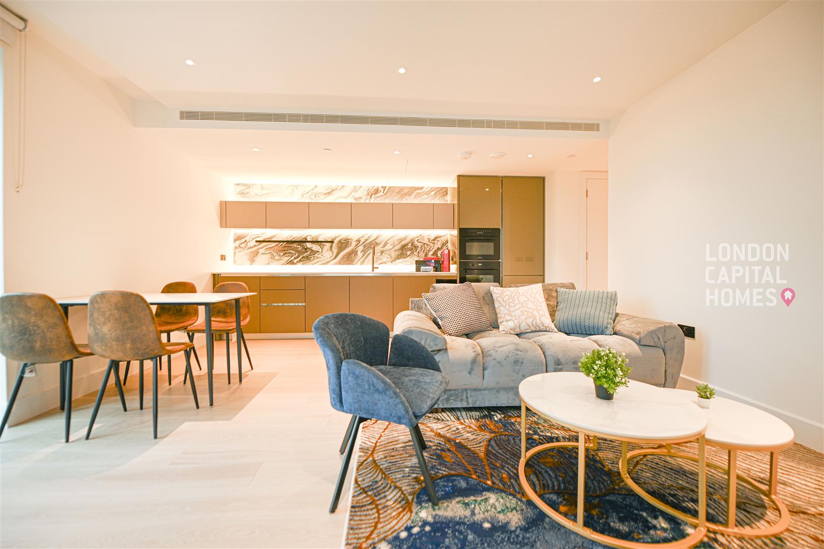 Flat Cascade Close in London
