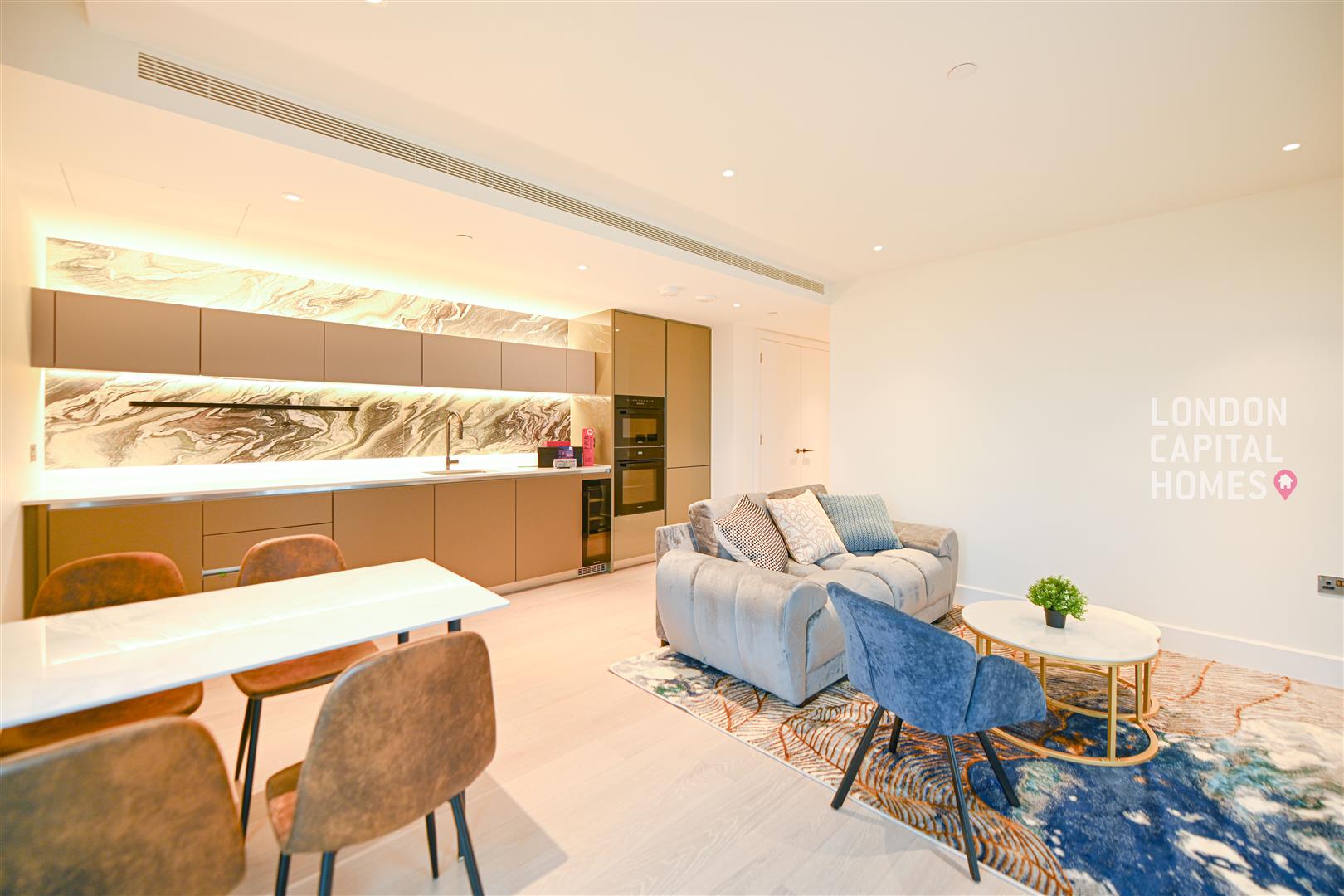 Flat Cascade Close in London