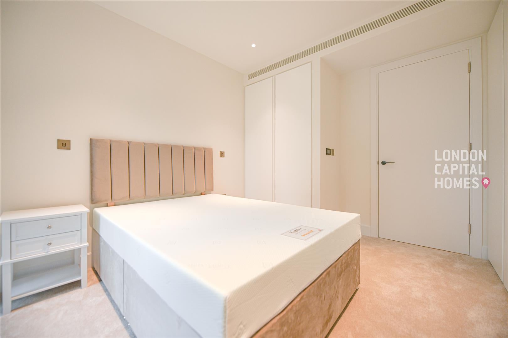 Flat Cascade Close in London