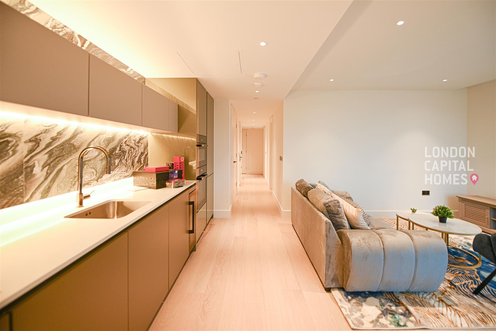 Flat Cascade Close in London