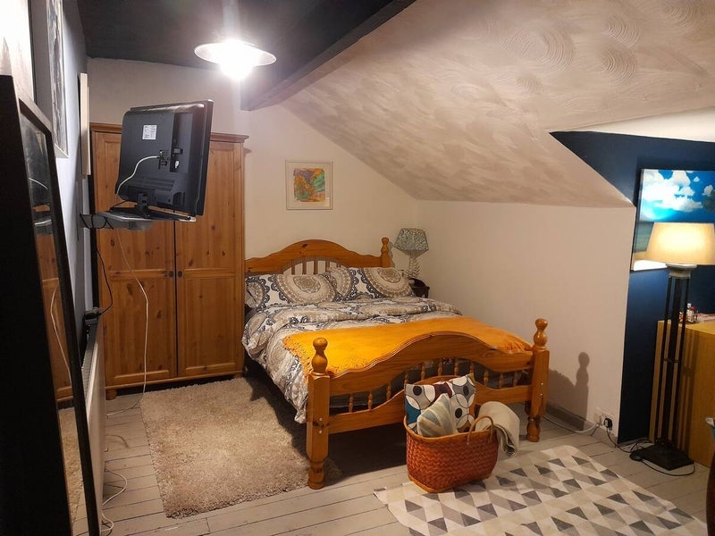 Room Tong Road in Leeds