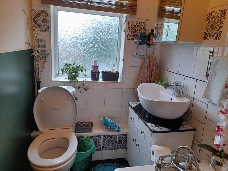 Room Tong Road in Leeds