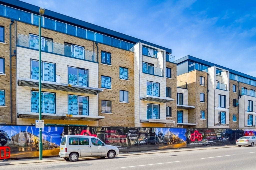 Flat Kilburn Park Road in Greater London