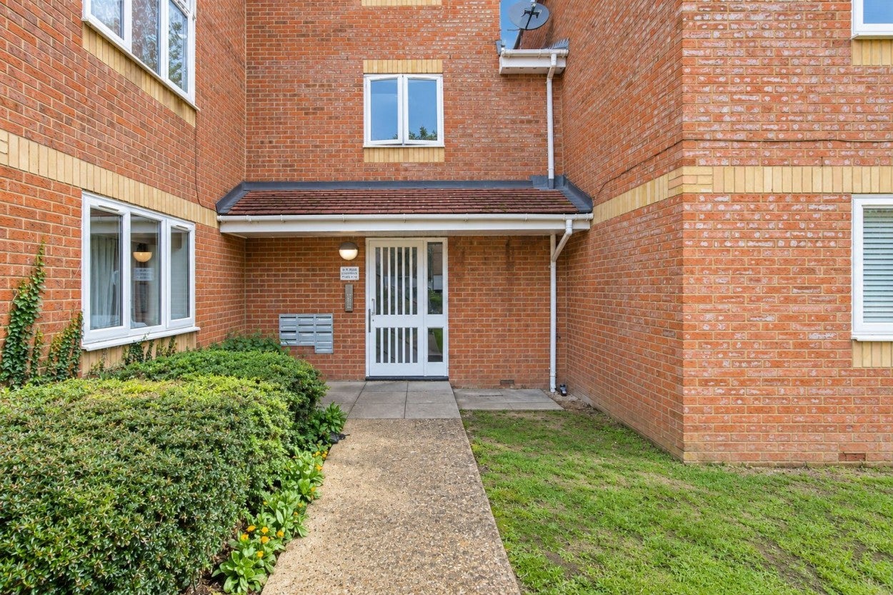 Flat New Road in Greater London
