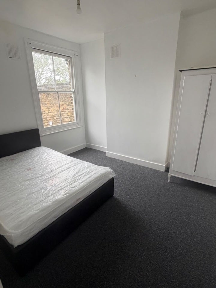 Room Dawson's Hill Footpath (Dunstan's Road to Ladlands) in Greater London