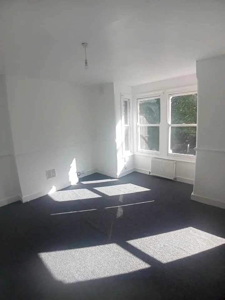 Room Dawson's Hill Footpath (Dunstan's Road to Ladlands) in Greater London