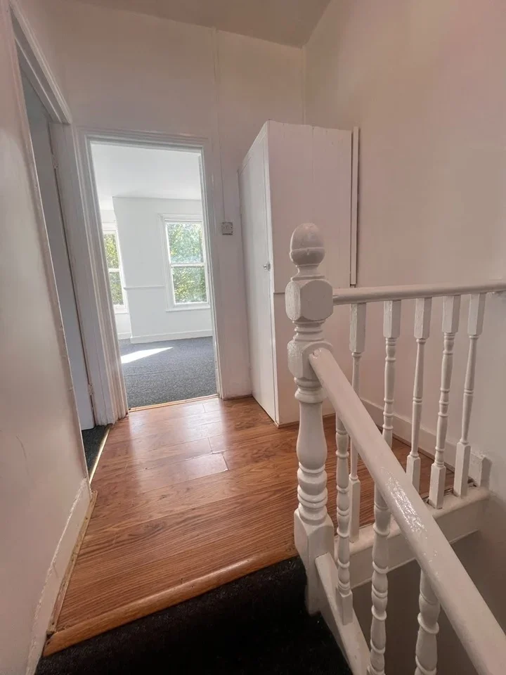 Room Dawson's Hill Footpath (Dunstan's Road to Ladlands) in Greater London