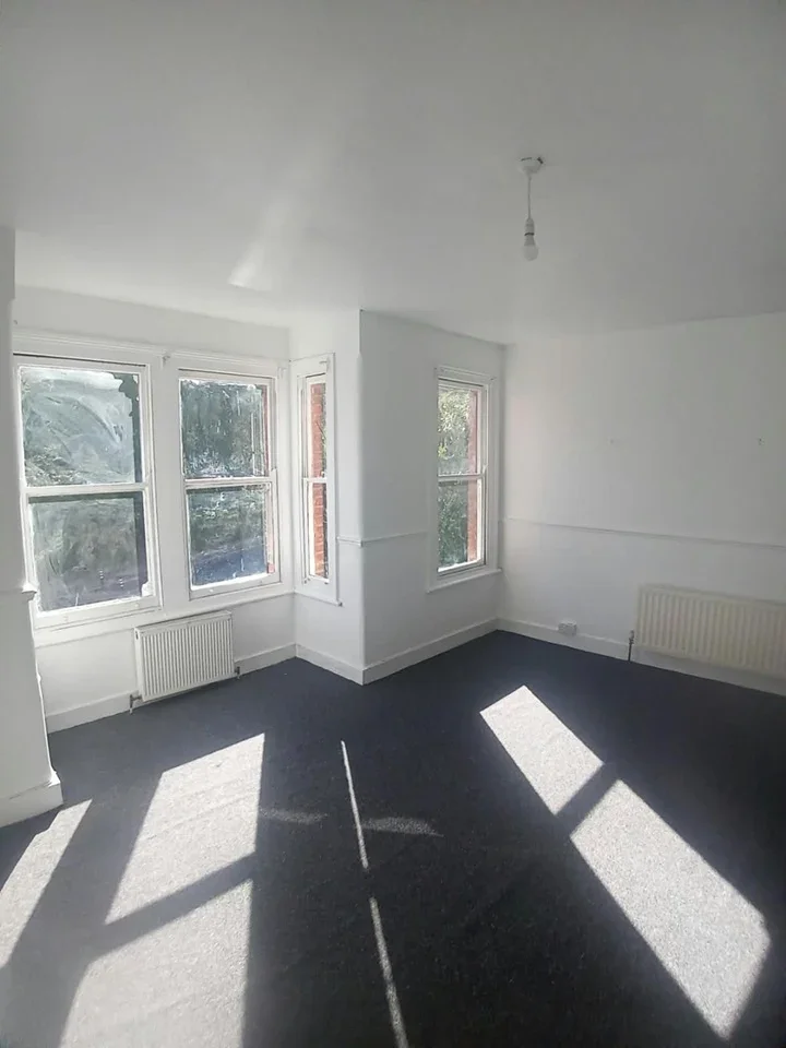 Room Dawson's Hill Footpath (Dunstan's Road to Ladlands) in Greater London