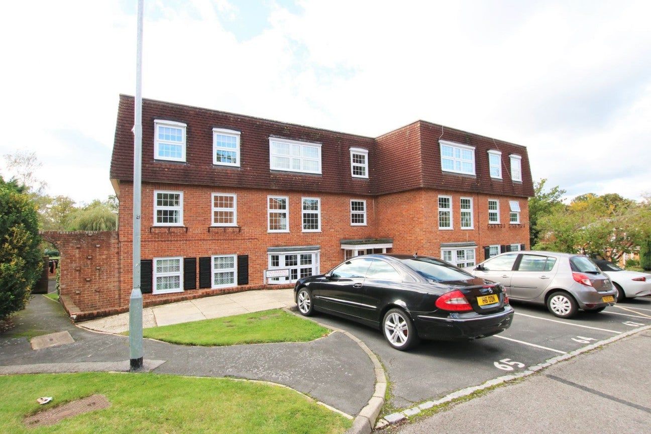 Flat Milton Gardens in Wokingham