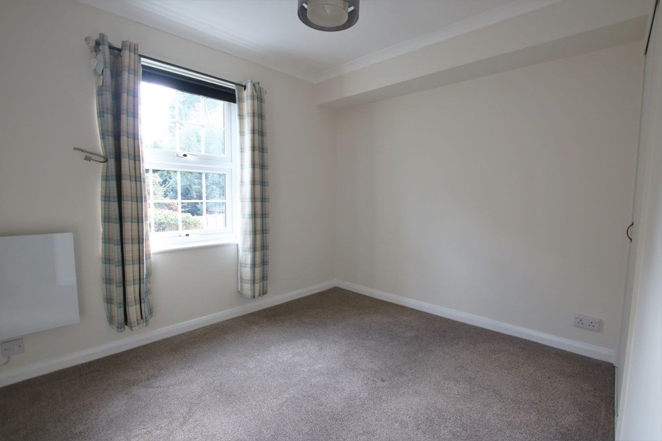 Flat Milton Gardens in Wokingham