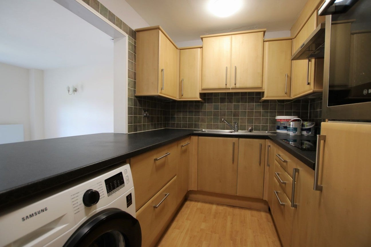 Flat Milton Gardens in Wokingham