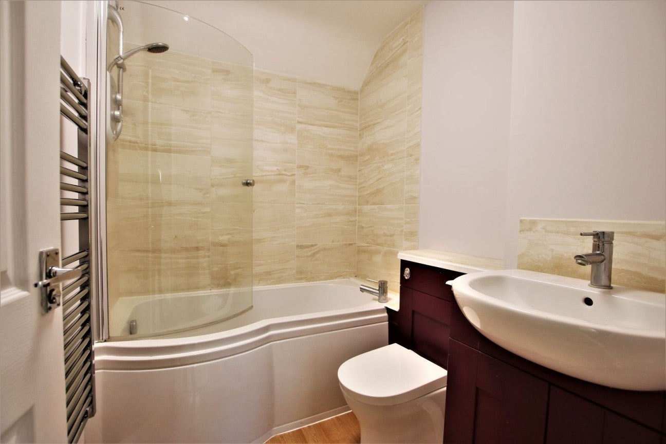 Flat Milton Gardens in Wokingham