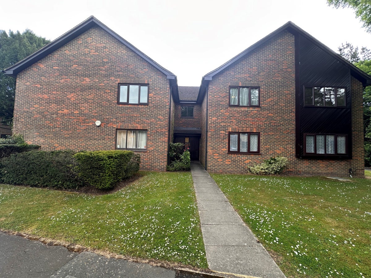 Flat Pepys Close in Greater London