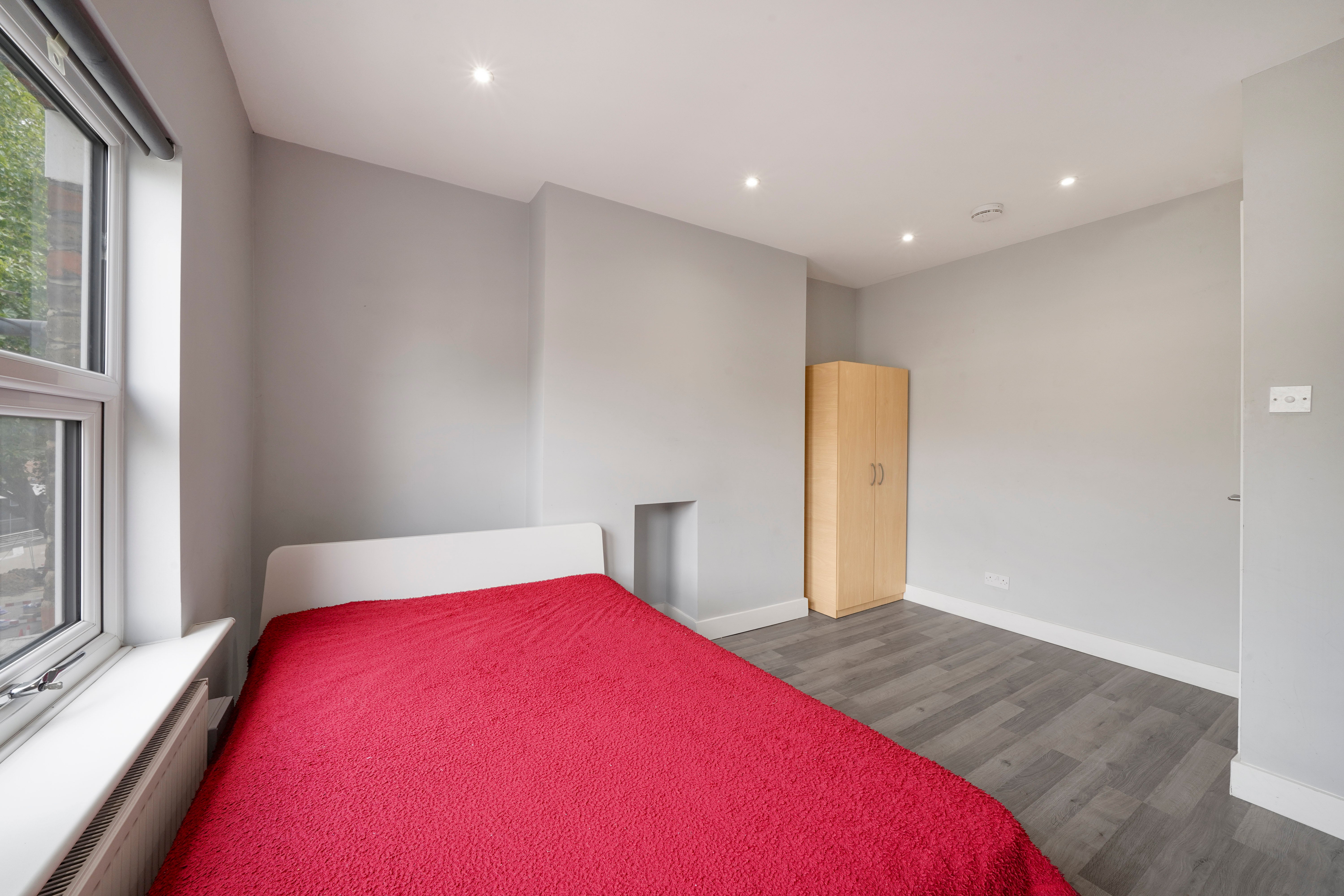 Flat Castlebar Hill in London