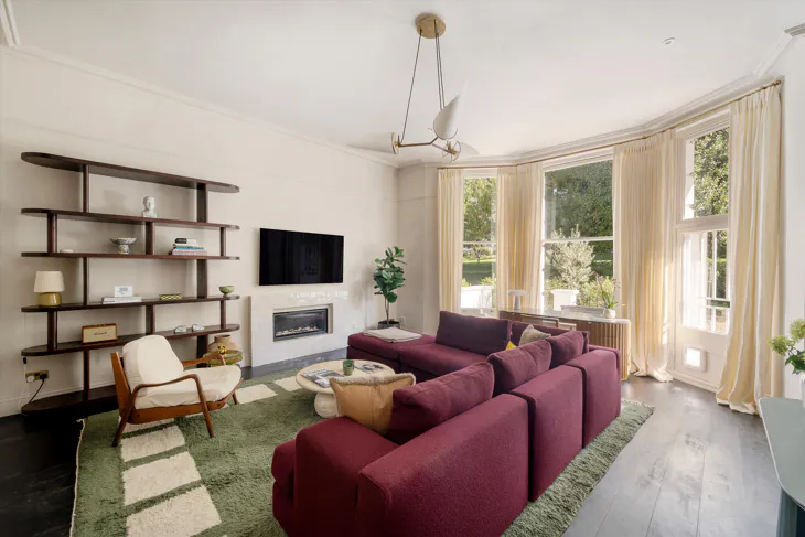 Flat Ladbroke Gardens in Greater London