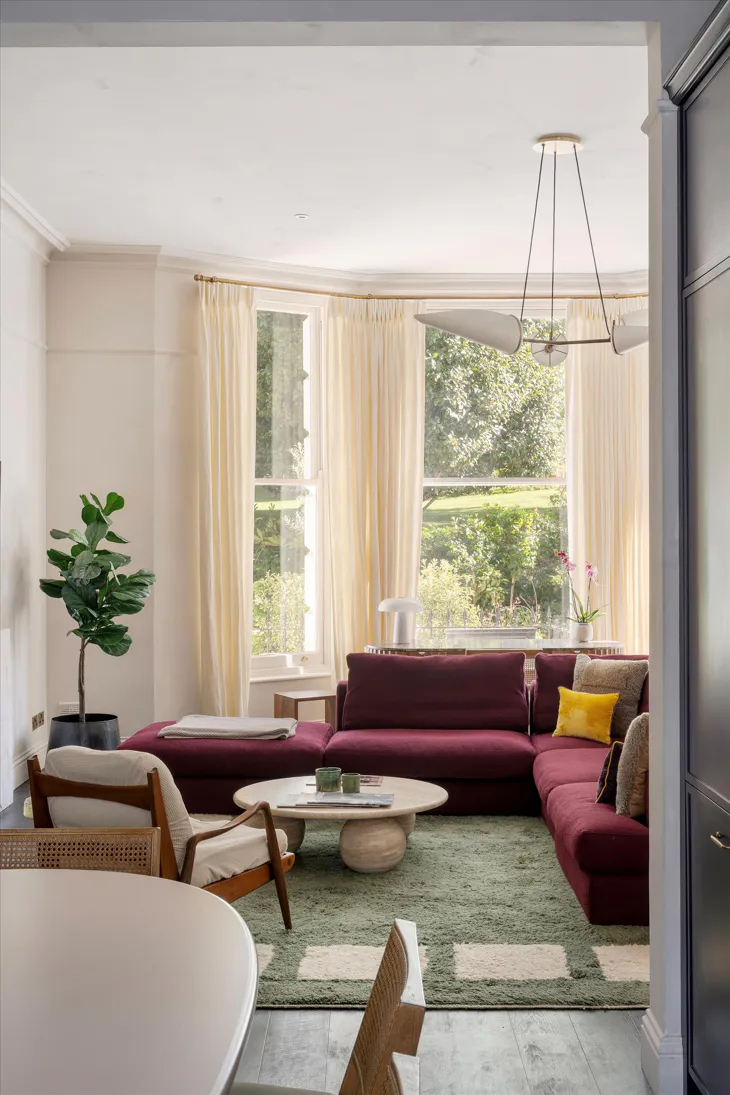 Flat Ladbroke Gardens in Greater London
