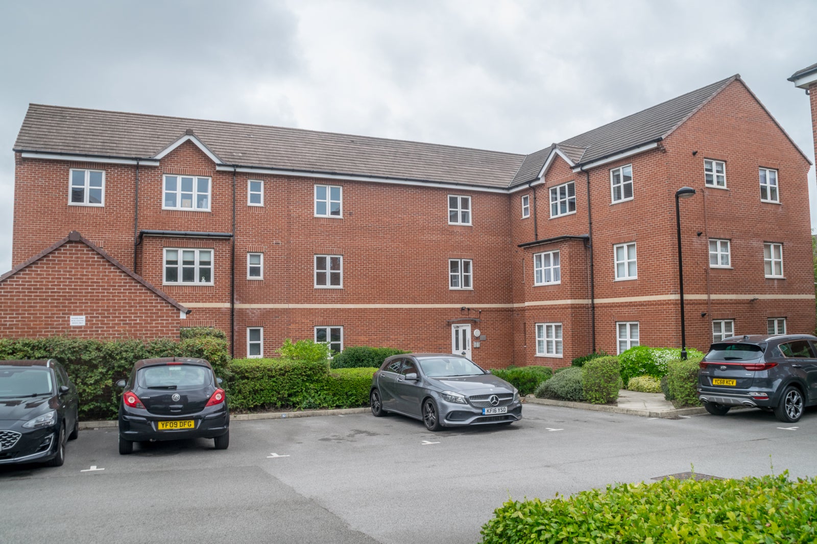 Flat Cliff Court in Kirklees