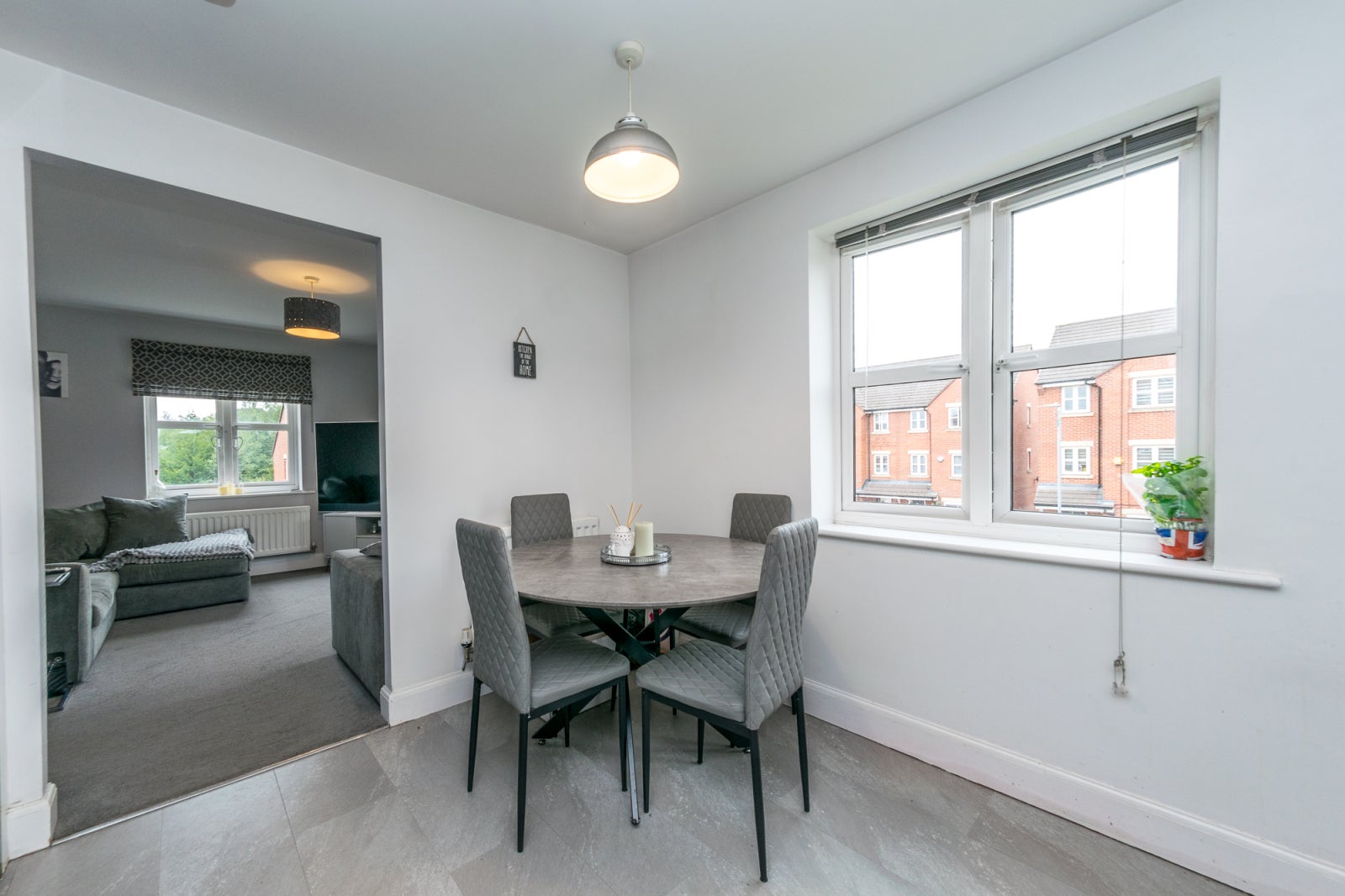 Flat Cliff Court in Kirklees