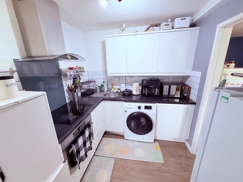 Room Vallance Road in Greater London