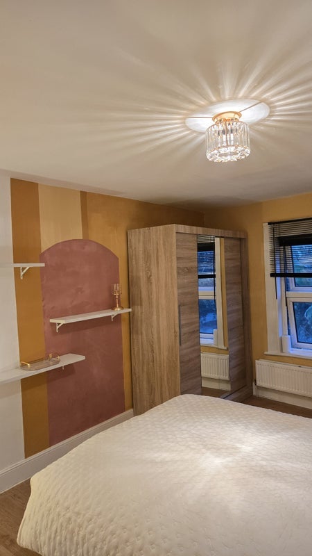 Room Fairlawn Park in Greater London