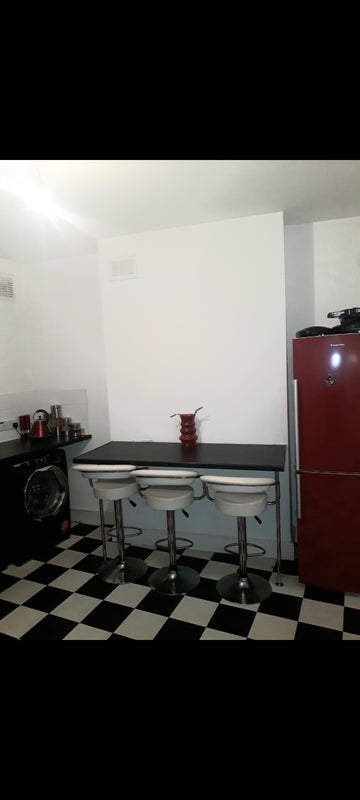 Room Fairlawn Park in Greater London
