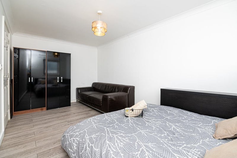 Flat Westferry Road in Greater London