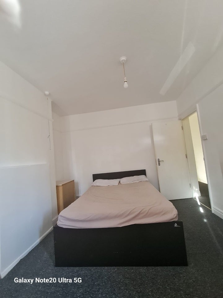 Room Yoxley Approach in Greater London