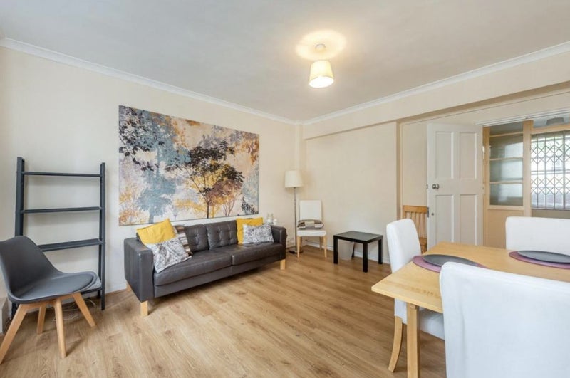 Room Alderney Street in City of Westminster