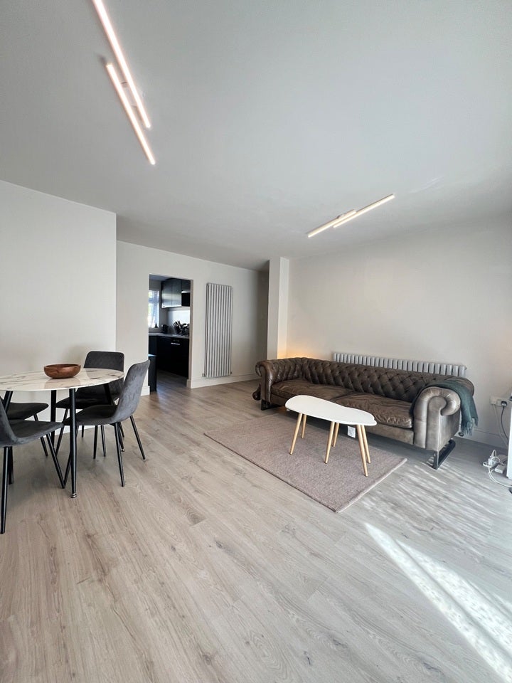 Flat Thorburn Square in Greater London