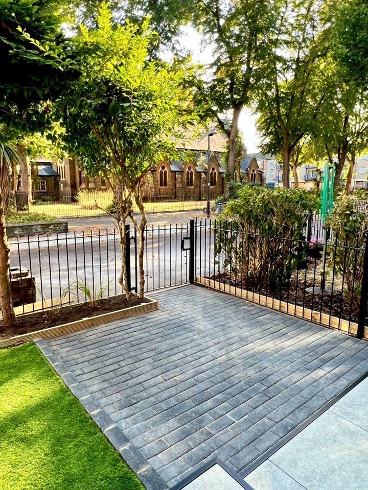 Flat Thorburn Square in Greater London