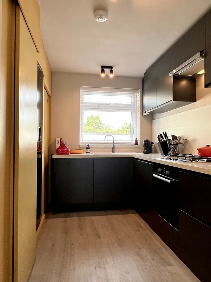 Flat Thorburn Square in Greater London