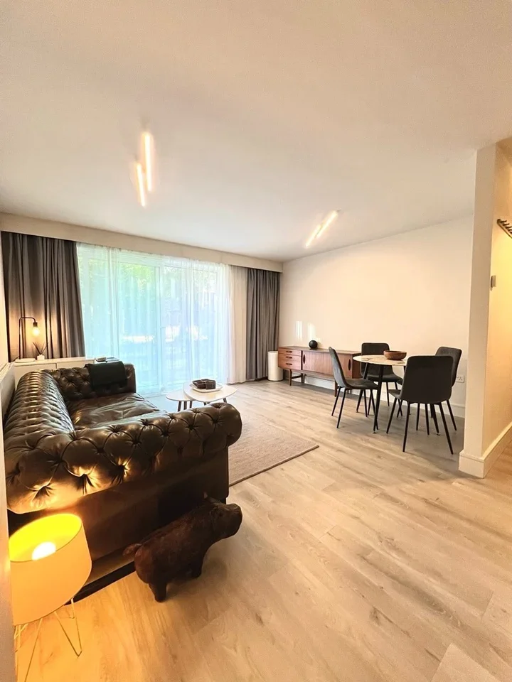 Flat Thorburn Square in Greater London