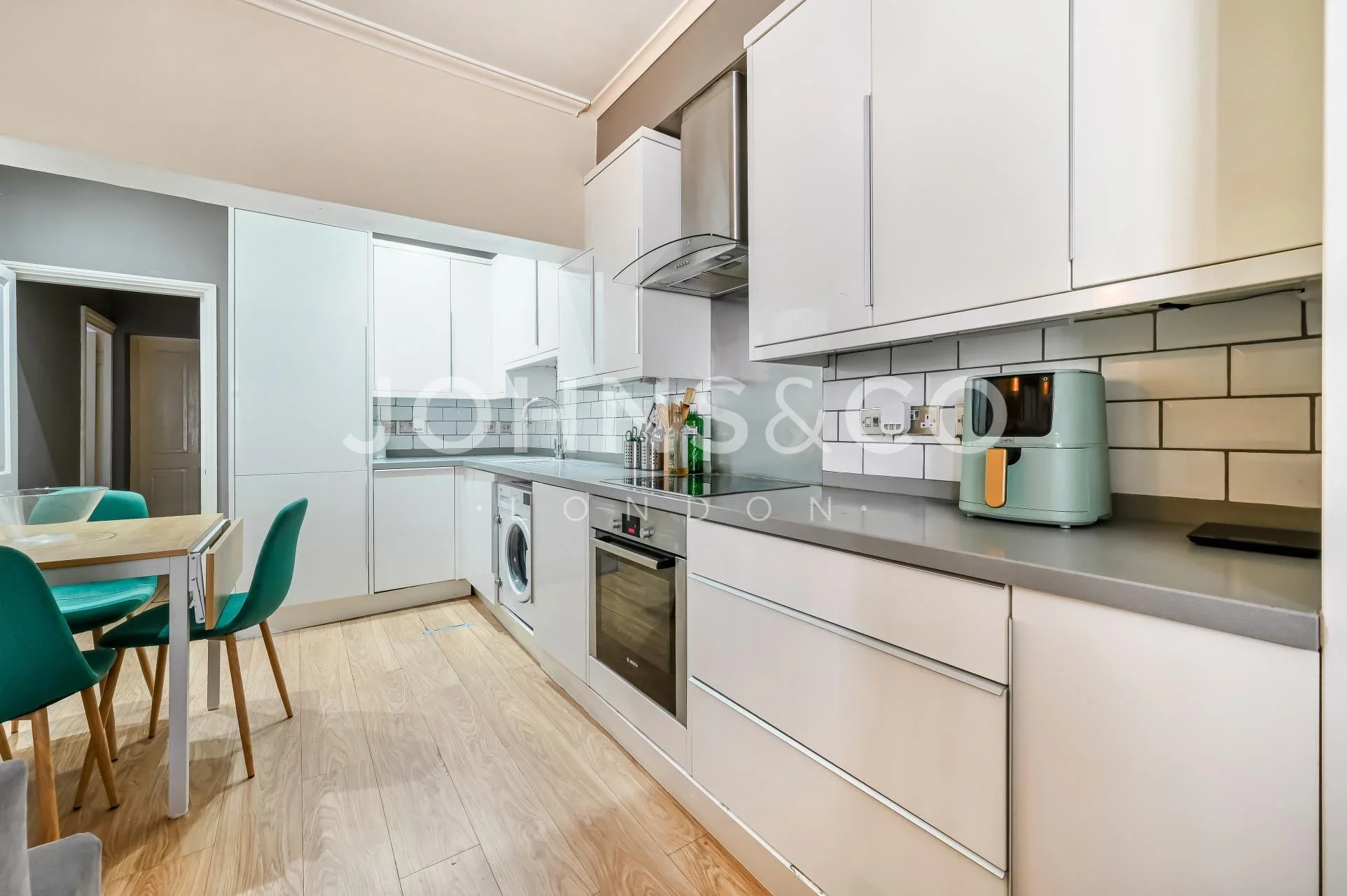 Flat Blythe Road in Greater London