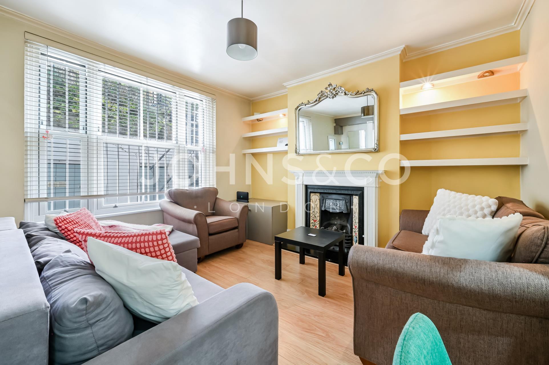 Flat Blythe Road in Greater London