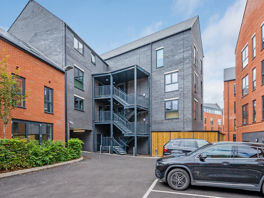 Flat Weavers Lane in Inkpen