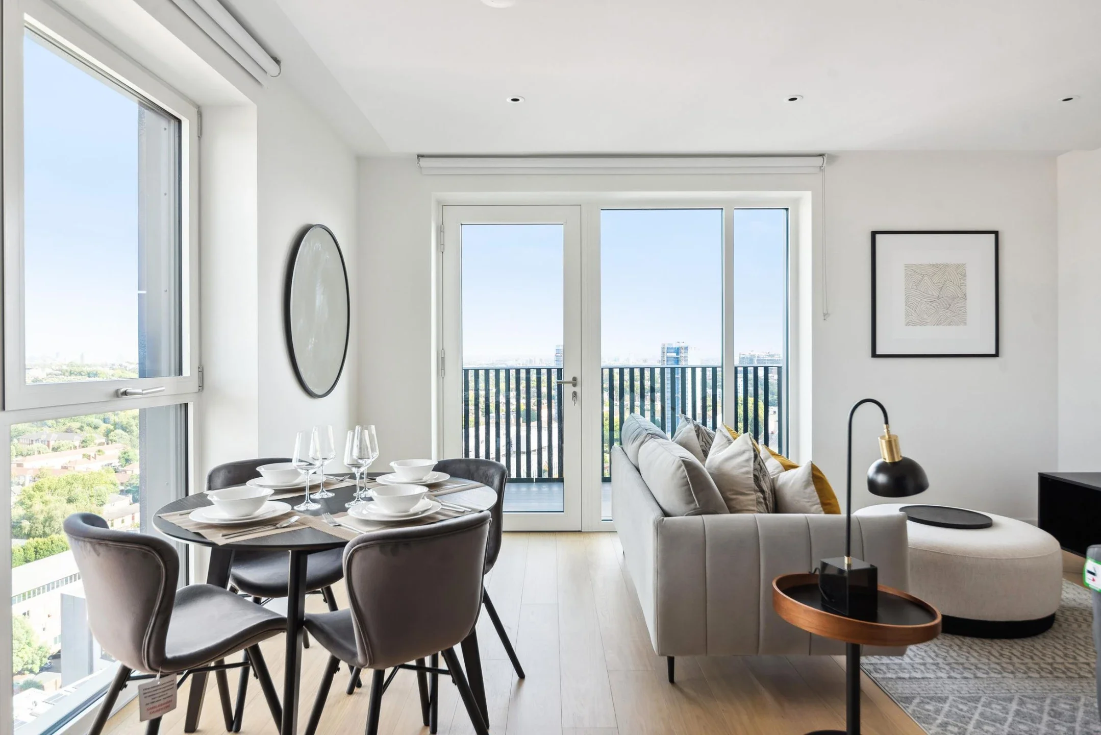 Flat Ariel Way in Greater London