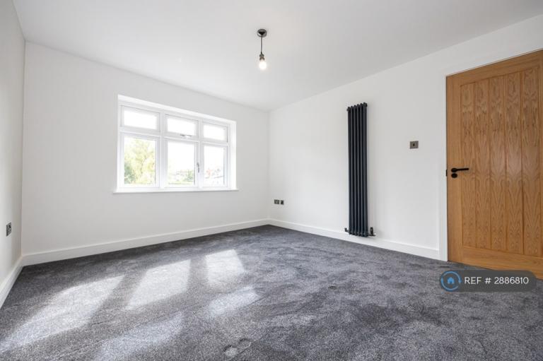 Room Beresford Crescent in Newcastle-under-Lyme