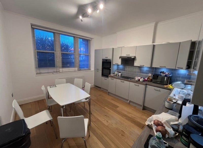 Room Ashburnham Road in Greater London