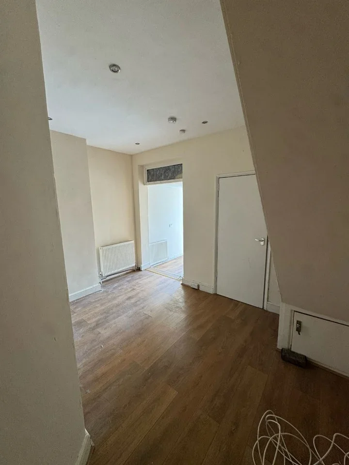 Flat Ordnance Road in Greater London