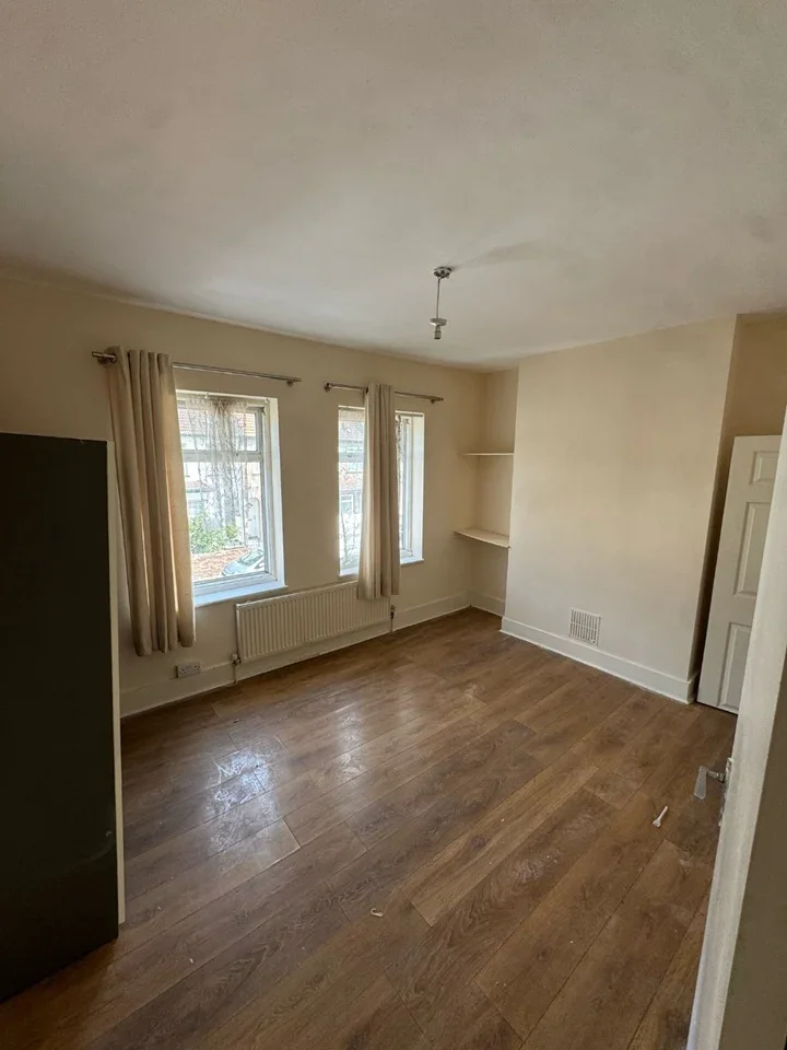 Flat Ordnance Road in Greater London