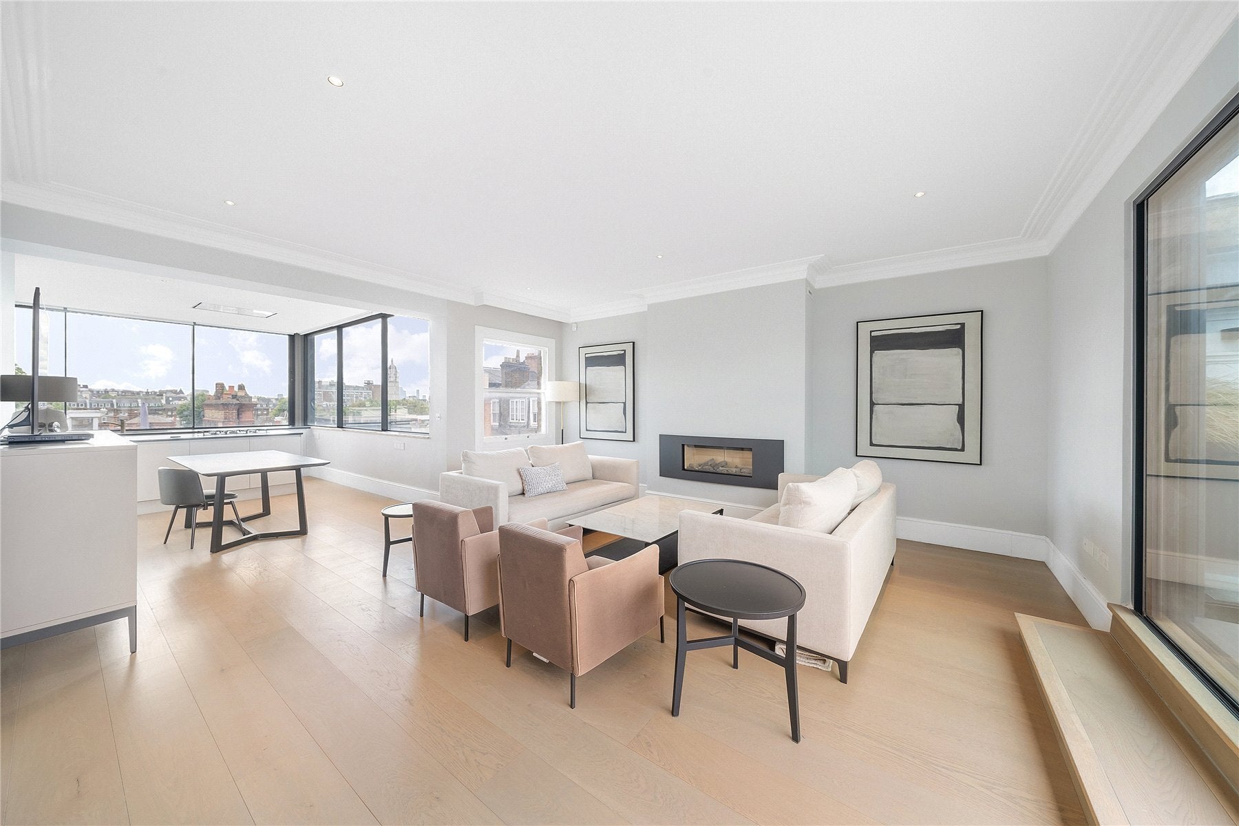 Flat De Vere Gardens in Greater London