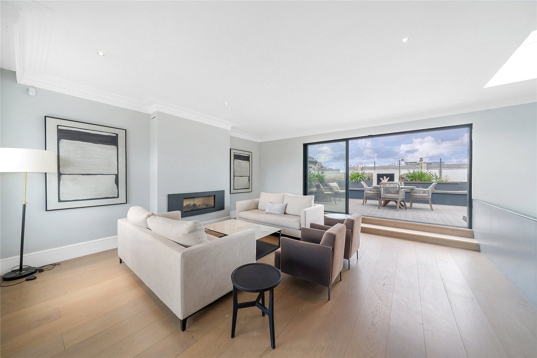 Flat De Vere Gardens in Greater London