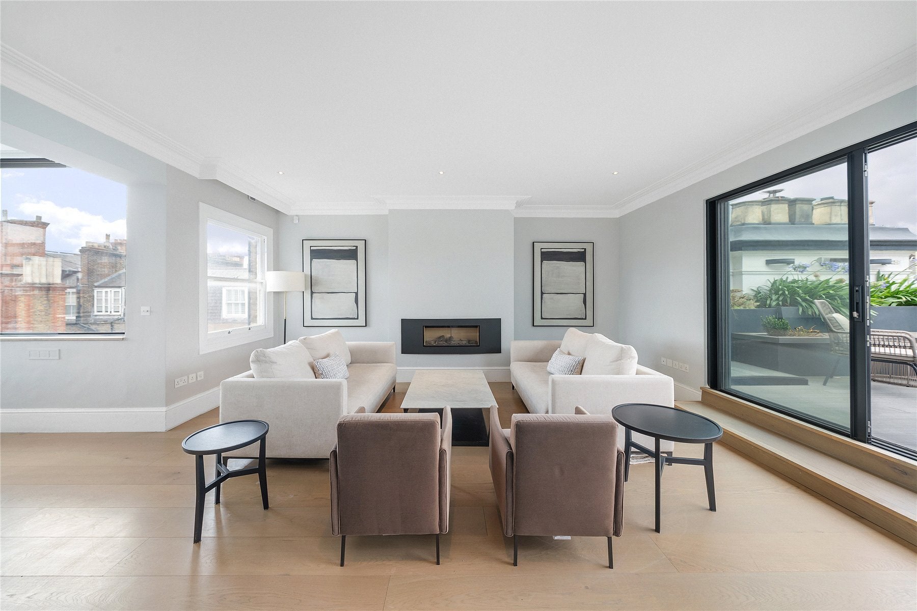 Flat De Vere Gardens in Greater London