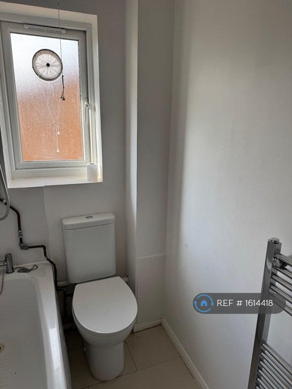 Flat Streamside Close in Greater London