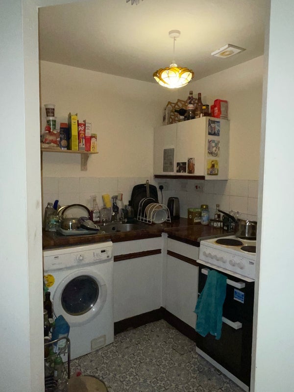 Room Barlow Moor Road in Manchester